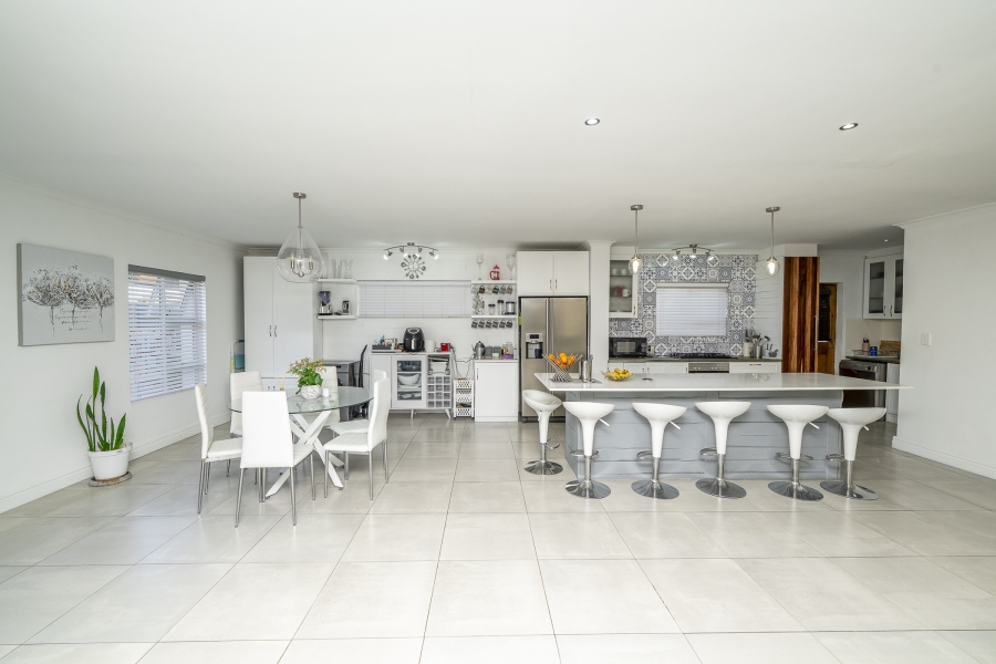 5 Bedroom Property for Sale in Rouxville Western Cape
